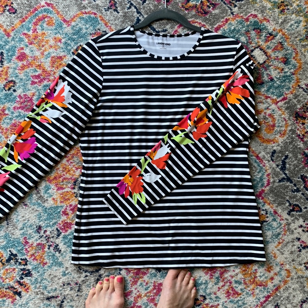 Land’s End SPF pullover swim shirt. size Medium